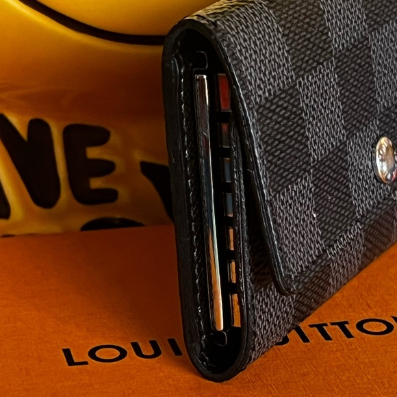 LOUIS VUITTON DAMIER GRAPHITE 6 RING KEYHOLDER (FULL INCLUSION) - Picture 6 of 11